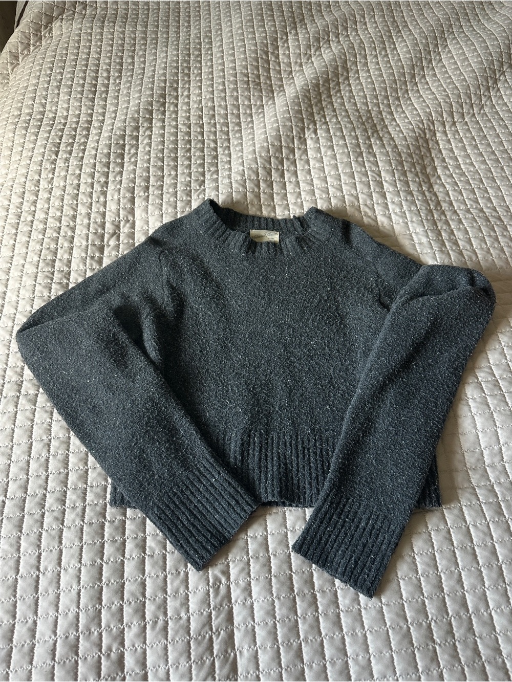 Universal Threads Women’s Classic Crewneck Dark Gray Cropped Sweater